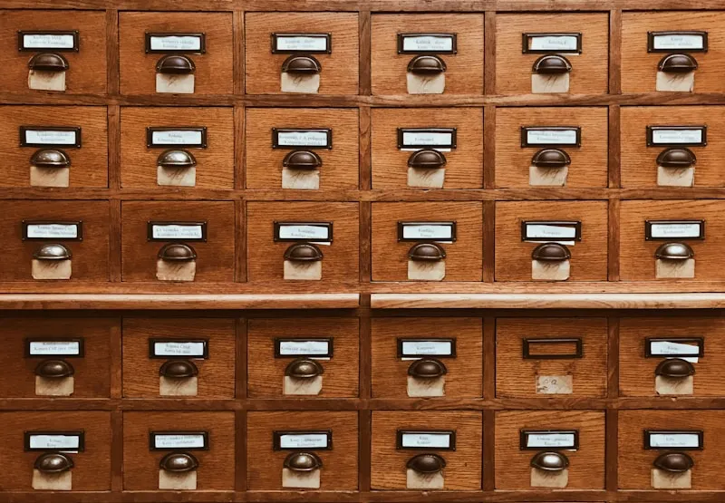 Locking in SQL Server and PostgreSQL